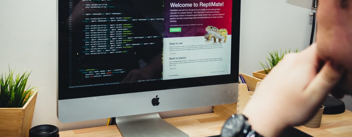 silver imac on brown wooden desk